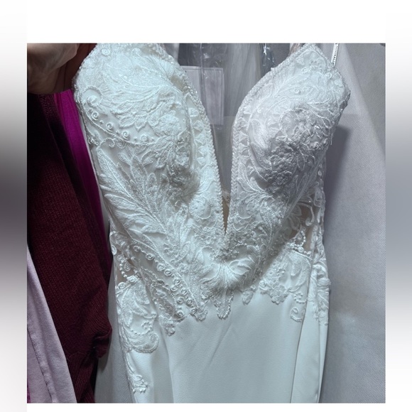 ESSENCE OF AUSTRAILIA WEDDING DRESS - Picture 5 of 6